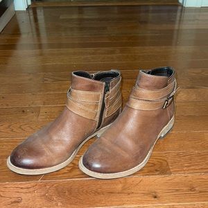 Clarks artisan bootie